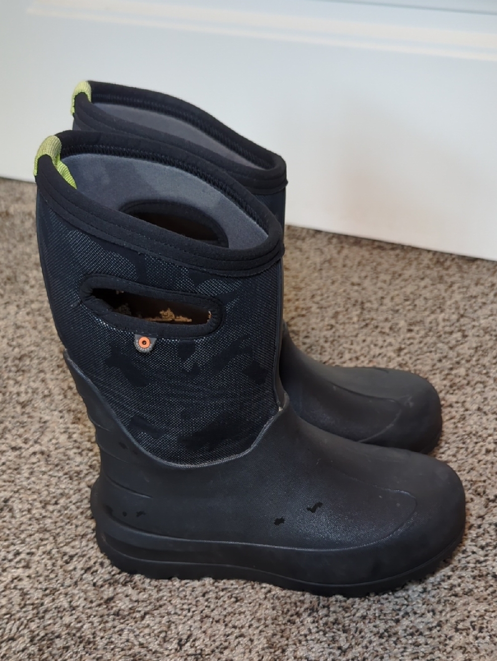 Youth Size 4 Black Bogs Snow Boots